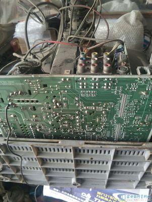 創(chuàng)維21D9GHT彩電垂直一條亮線故障維修